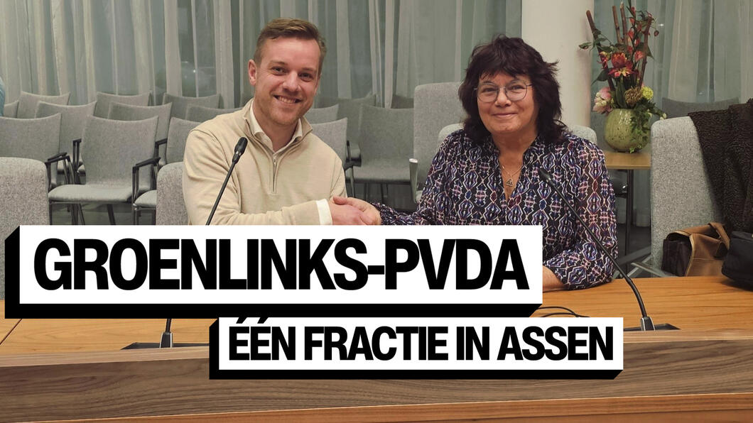 Foto van Willard en Ria die handschudden