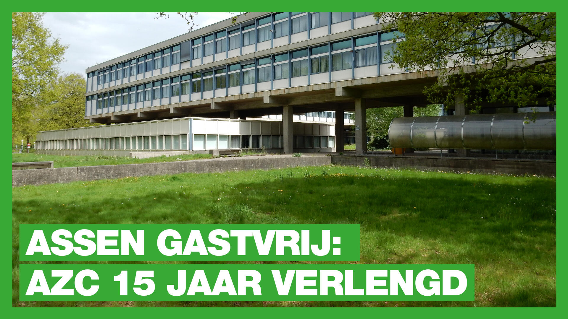 Foto AZC met tekst