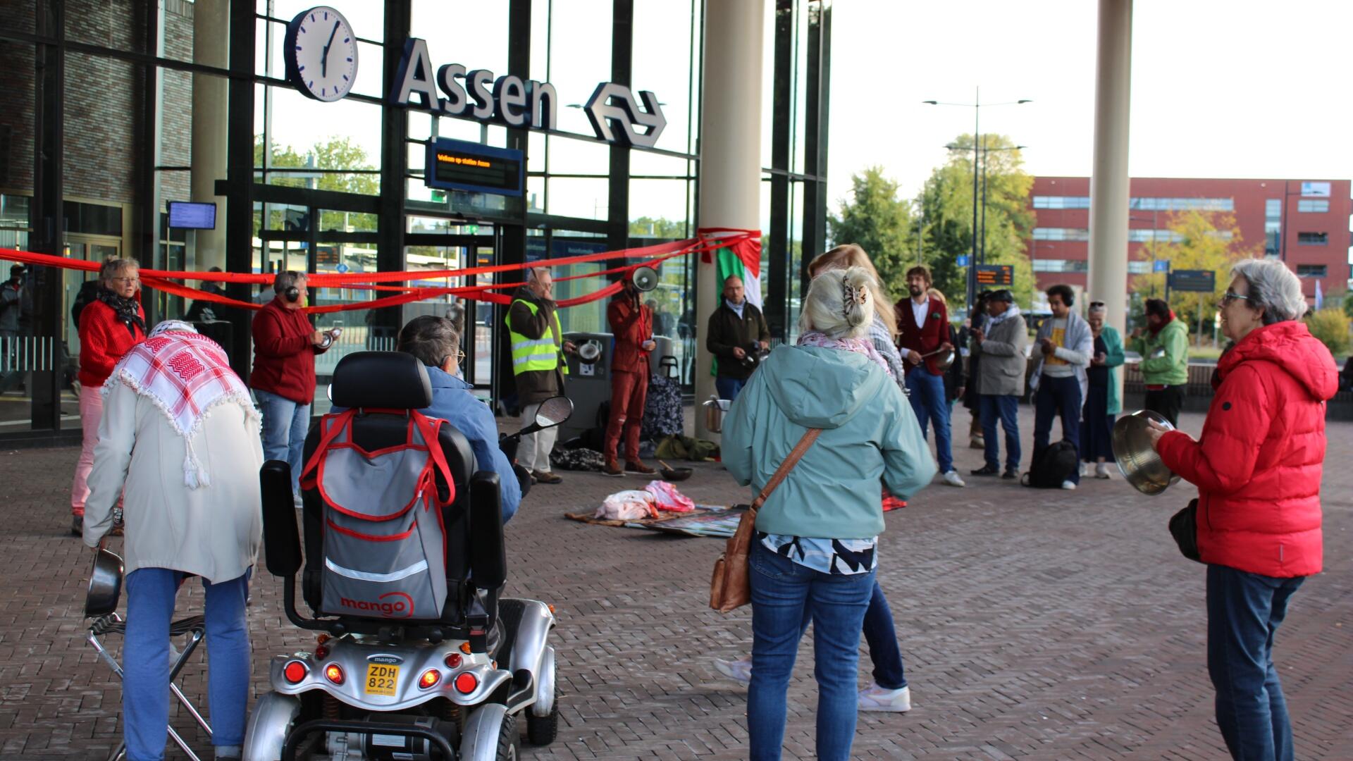 Demonstratie voor Gaza op station in Assen